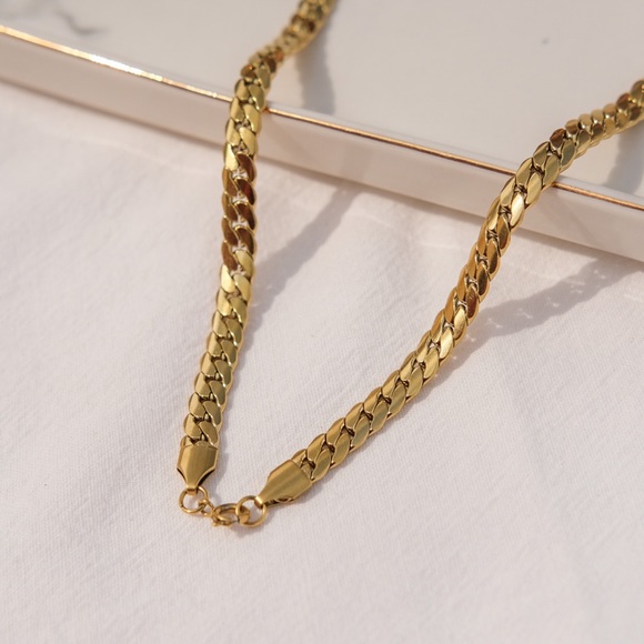 CLOSING SALE! 18K Gold Plated Thick (6mm) Weaved Snake Chain - Picture 11 of 12